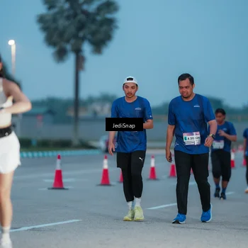 Runner Photo 7518680