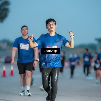 Runner Photo 7518800