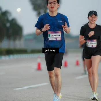 Runner Photo 7521105