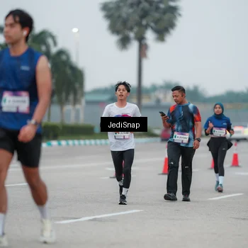 Runner Photo 7521400