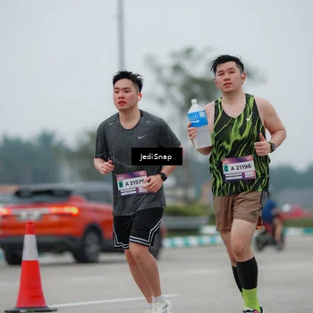 Runner Photo 7522515