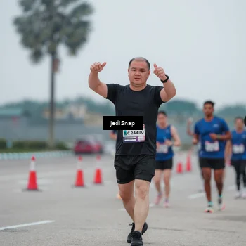 Runner Photo 7522640