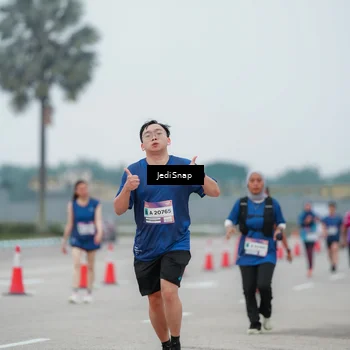 Runner Photo 7523011