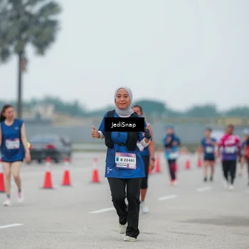 Runner Photo 7523024
