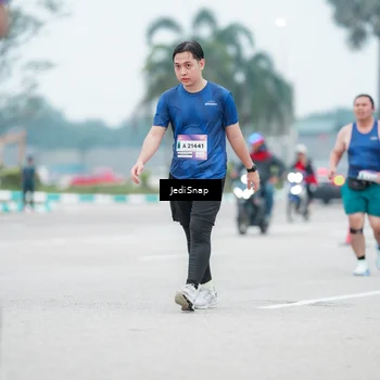 Runner Photo 7523899