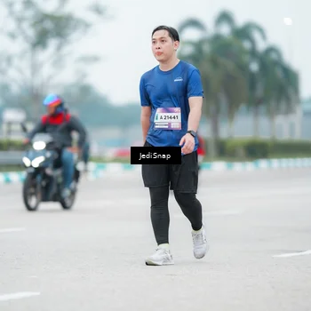 Runner Photo 7523908