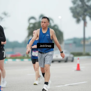 Runner Photo 7523996
