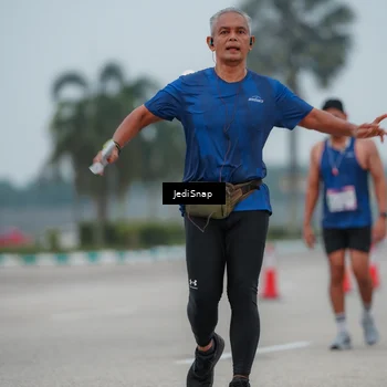 Runner Photo 7524412