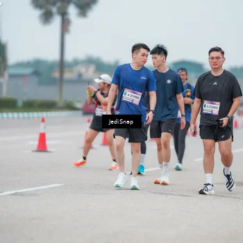 Runner Photo 7525593