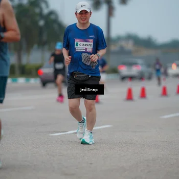 Runner Photo 7526049