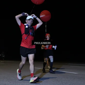 Runner Photo 7530023