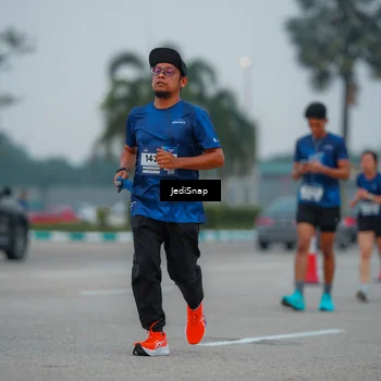 Runner Photo 7530576