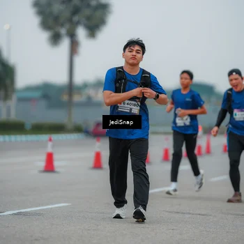 Runner Photo 7532100