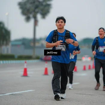 Runner Photo 7532102