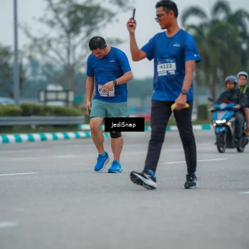 Runner Photo 7533455