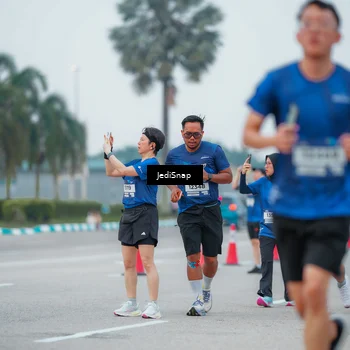 Runner Photo 7536001