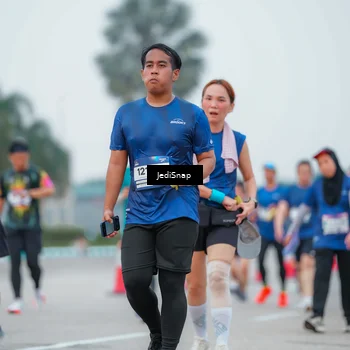 Runner Photo 7536402