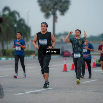 Runner Photo 7537015