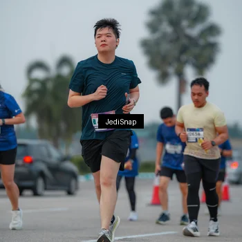 Runner Photo 7537988