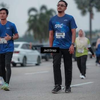 Runner Photo 7550210