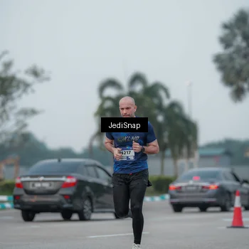 Runner Photo 7550330