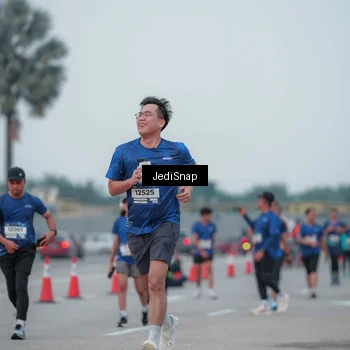 Runner Photo 7550710