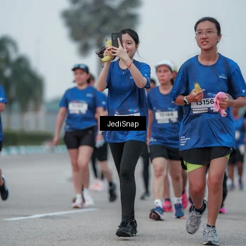Runner Photo 7551003