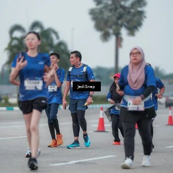 Runner Photo 7551196