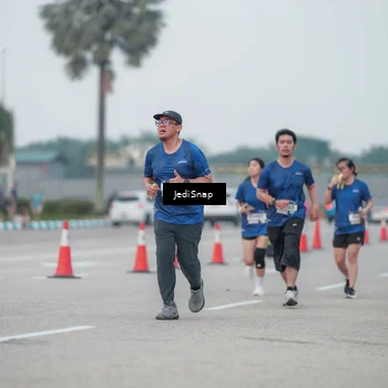 Runner Photo 7551800