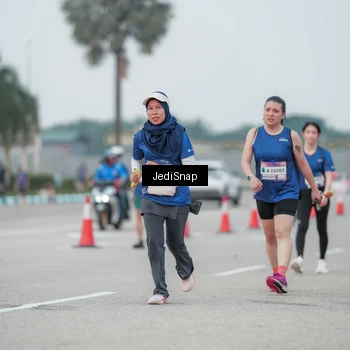 Runner Photo 7551840