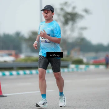 Runner Photo 7551910