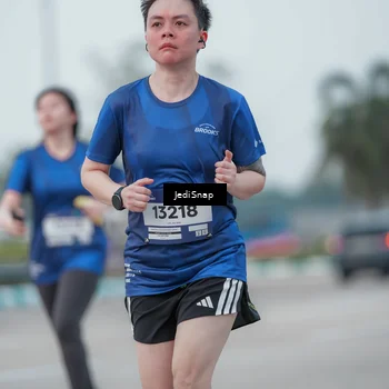 Runner Photo 7552049