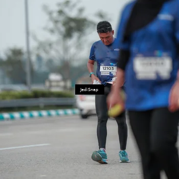 Runner Photo 7552874