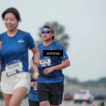 Runner Photo 7553011