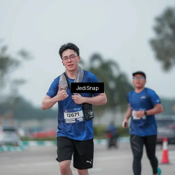 Runner Photo 7553024