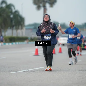 Runner Photo 7553048