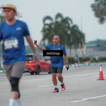 Runner Photo 7553073