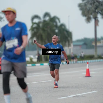 Runner Photo 7553074