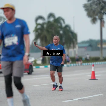 Runner Photo 7553076