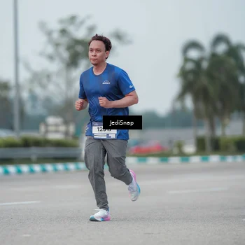 Runner Photo 7553300