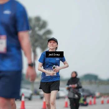 Runner Photo 7553459