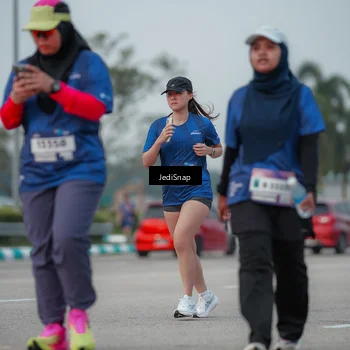 Runner Photo 7553600