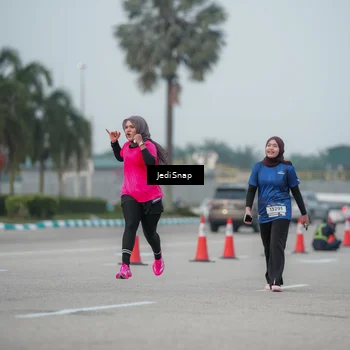 Runner Photo 7553653