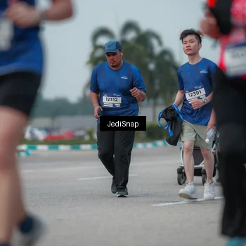 Runner Photo 7553870