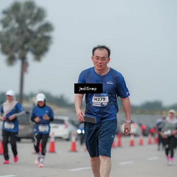 Runner Photo 7554640