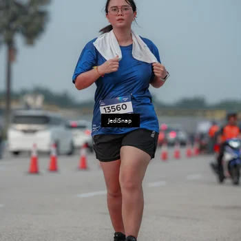 Runner Photo 7555040