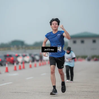 Runner Photo 7556191