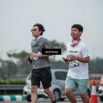 Runner Photo 7556624