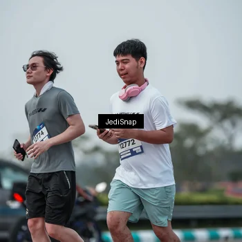 Runner Photo 7556640
