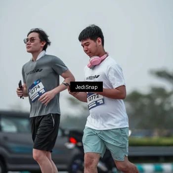 Runner Photo 7556642